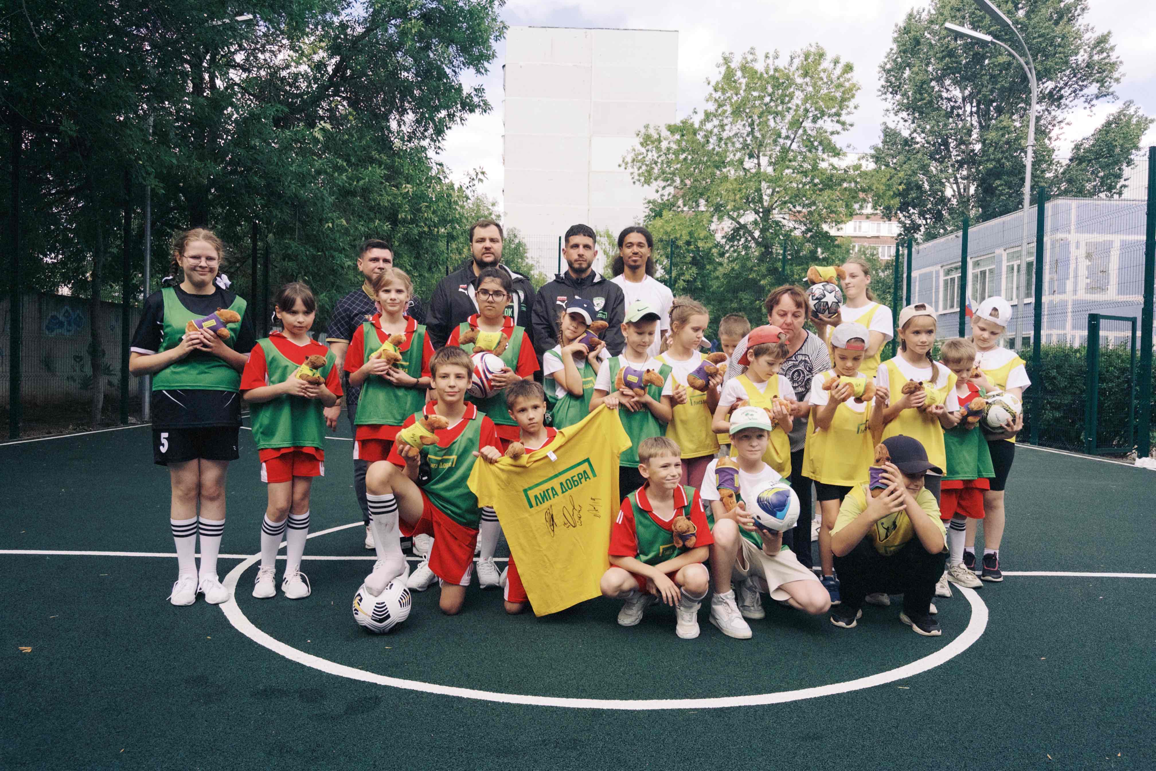 Новая площадка и мяч от Дзюбы: праздник футбола в «Соловьиной роще»